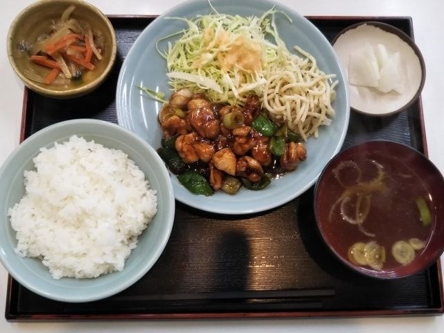定食味噌汁小鉢つき